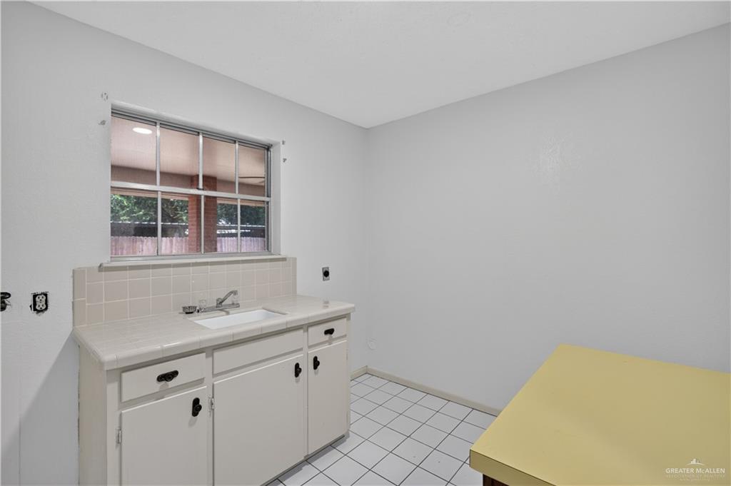 Photo 18 of 112 Houston Street
