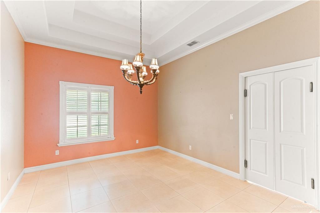 Photo 8 of 704 Redbud Avenue