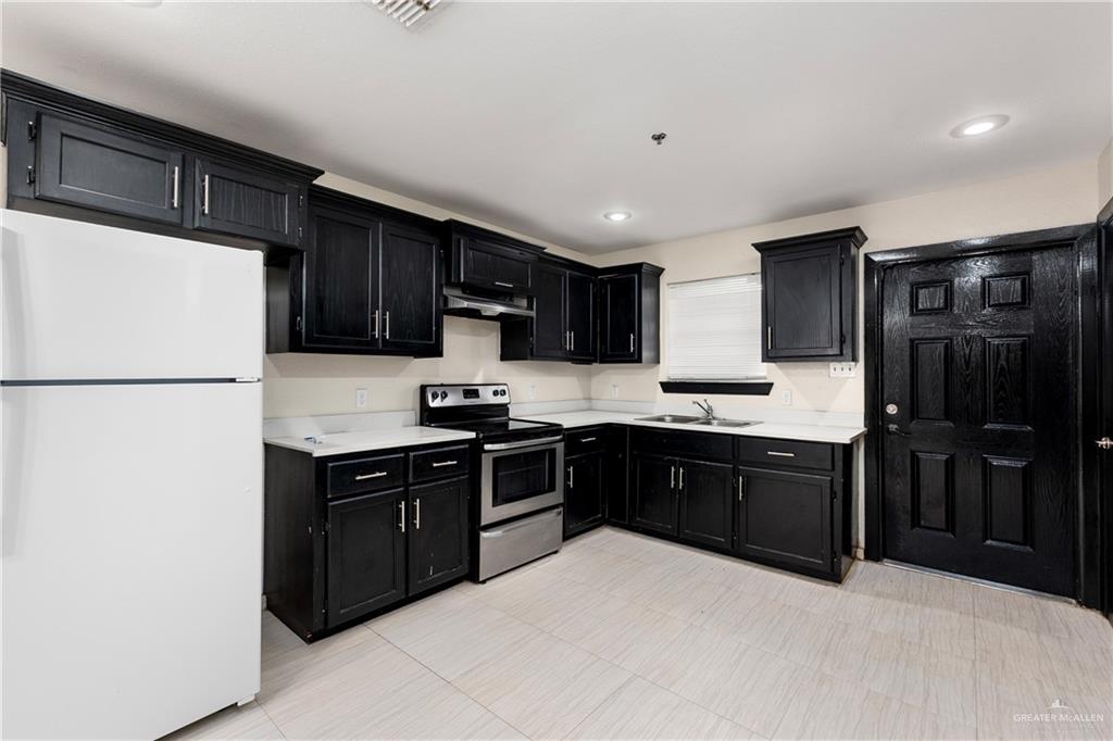 Photo 4 of 1403 Kiwi Avenue