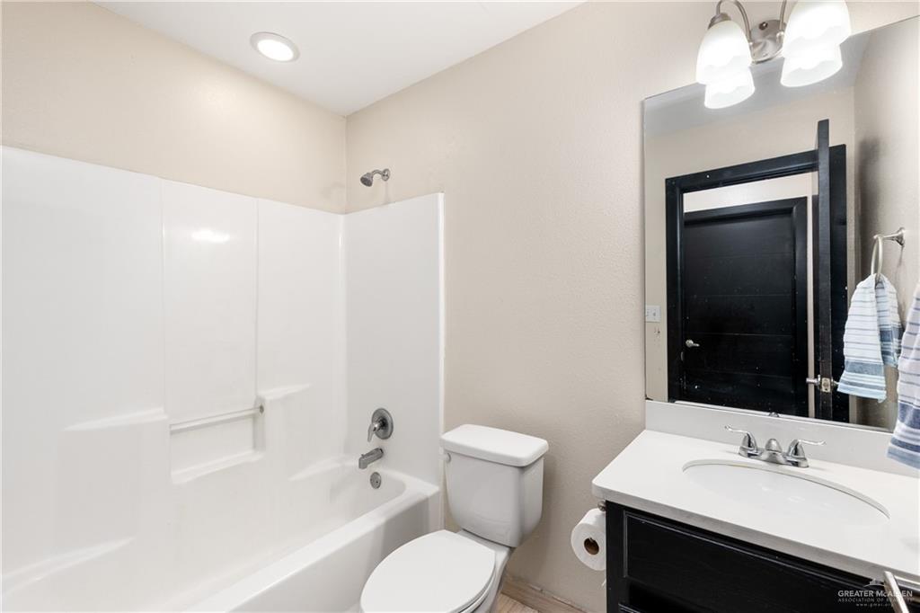 Photo 6 of 1403 Kiwi Avenue