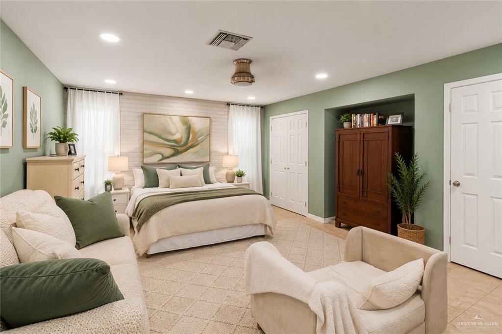 Photo 13 of 301 Tyler Avenue