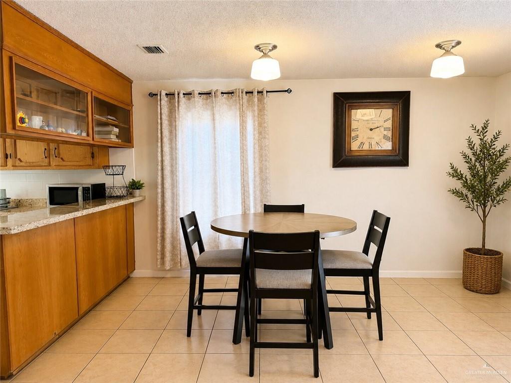 Photo 4 of 1335 Felix Street