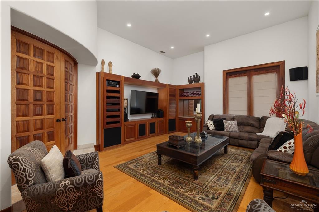 Photo 8 of 323 Nightingale Avenue