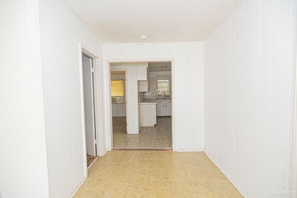 Photo 6 of 1901 Teege Avenue