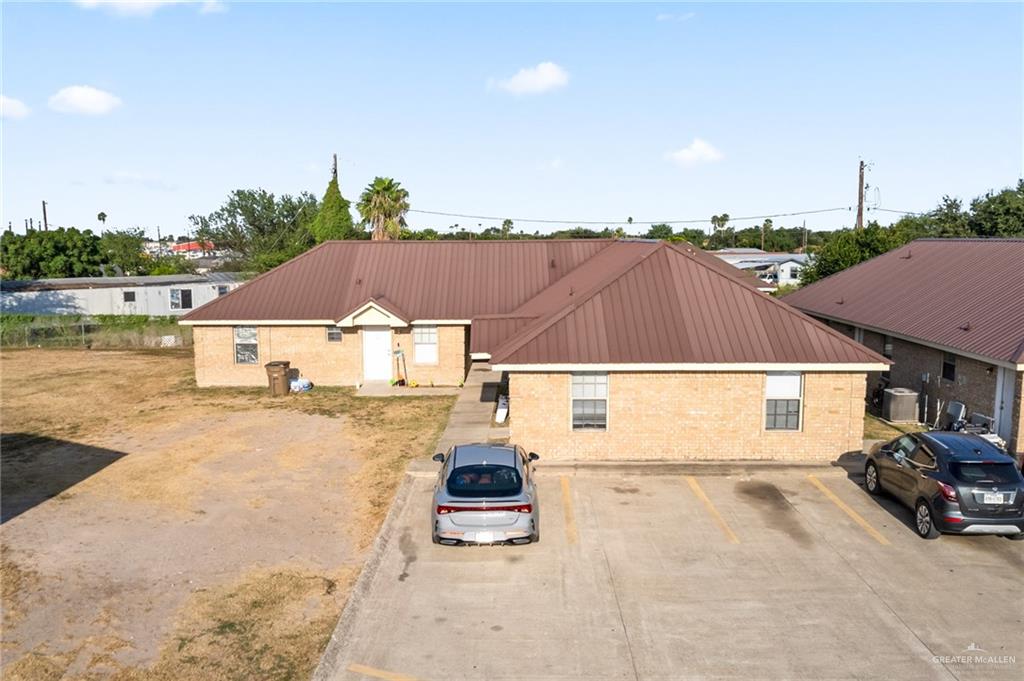 Photo 1 of 402 Date Palm Street, Donna