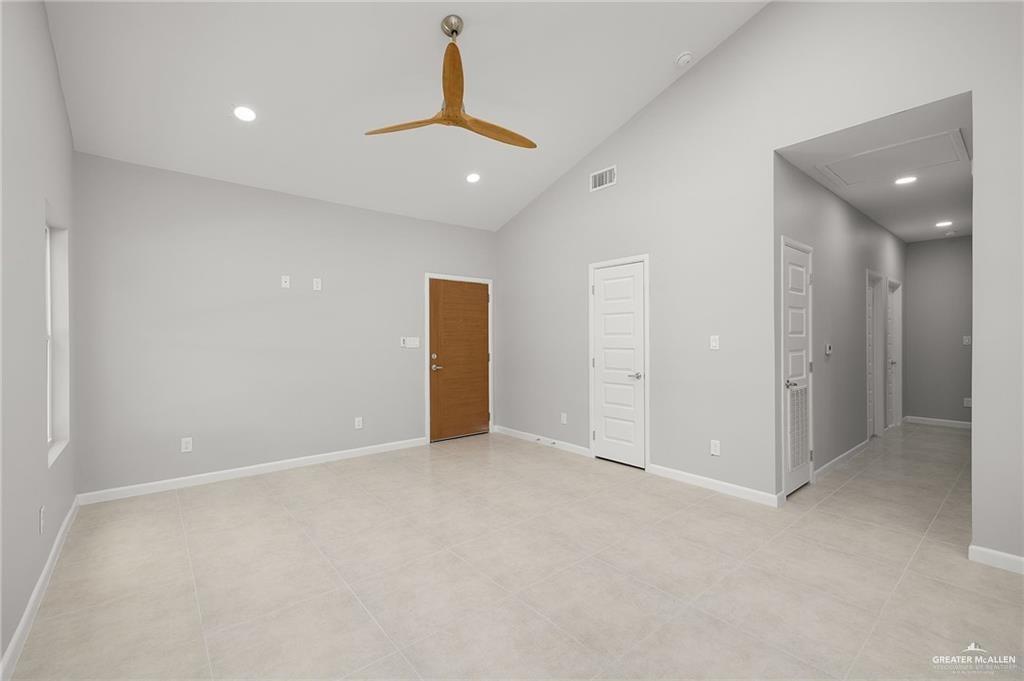 Photo 6 of 800 Oriole Road #2