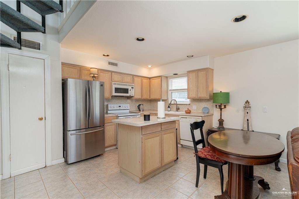 Photo 4 of 129 Gardenia Street