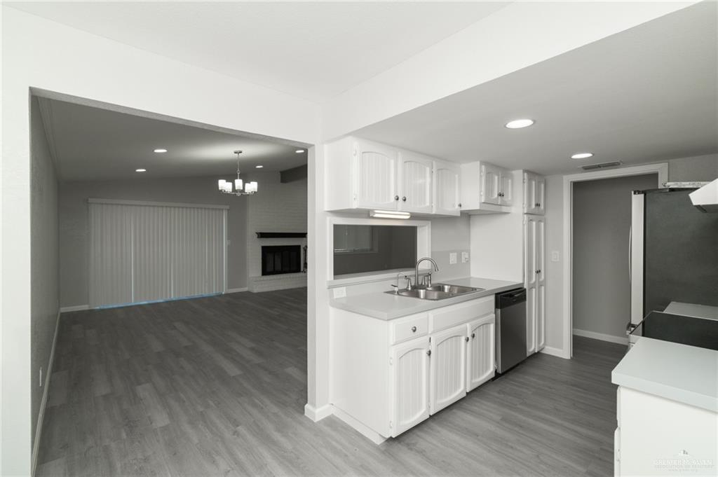 Photo 10 of 917 Blue Bonnett Drive