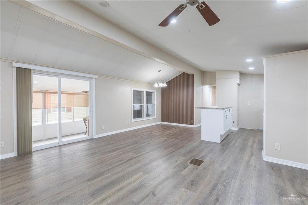 Photo 5 of 2027 Kelly Street