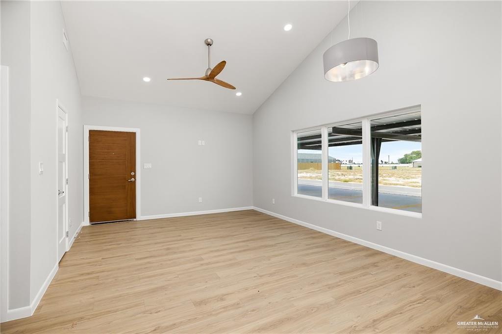 Photo 14 of 2700 Mockingbird Road #4