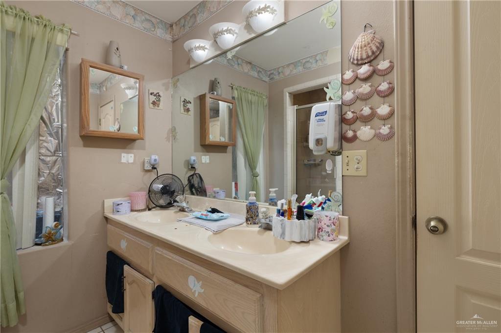 Photo 9 of 1208 Buchanan Drive