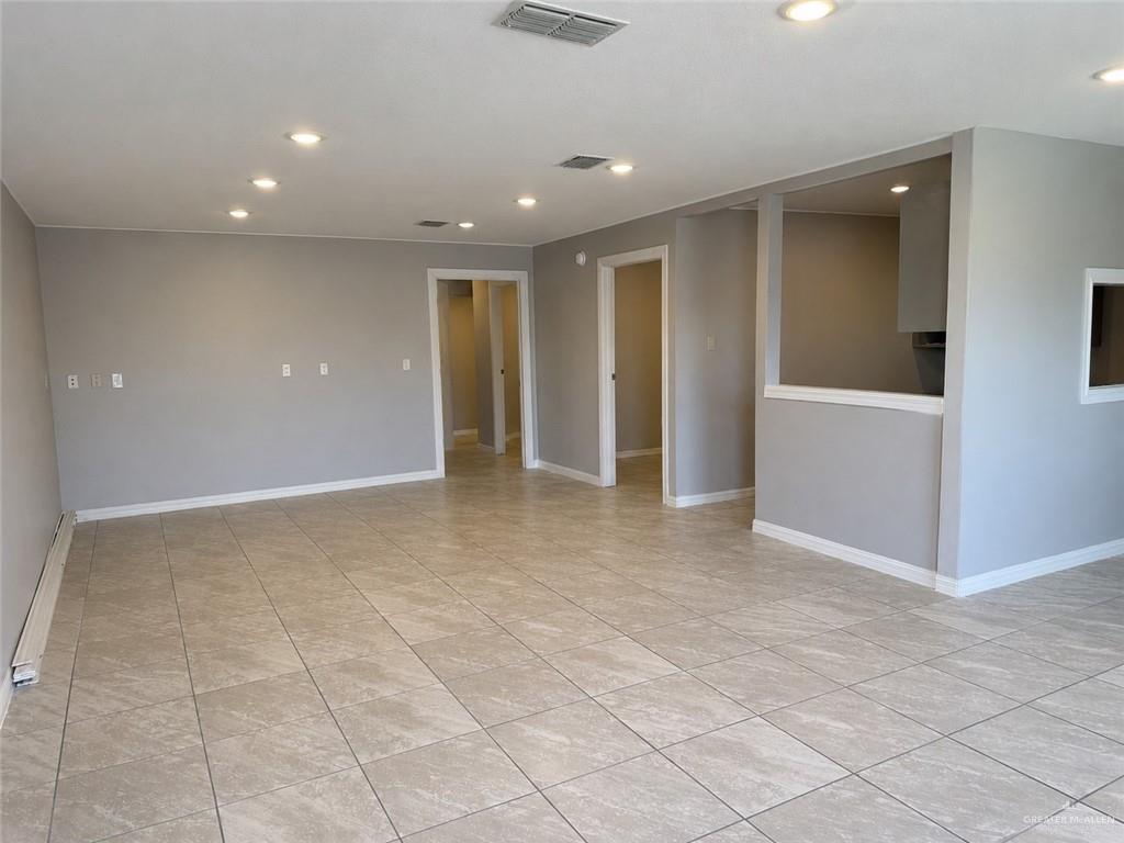 Photo 3 of 1018 Closner Boulevard