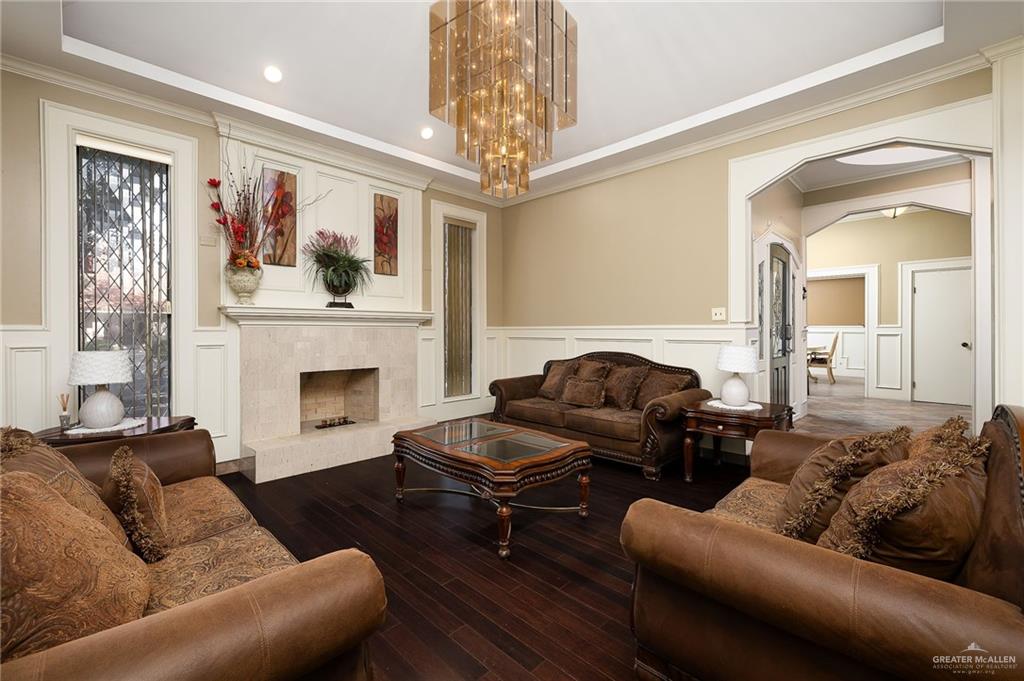 Photo 3 of 305 Bluebird Avenue