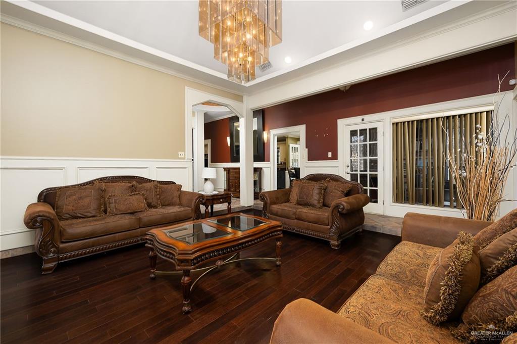 Photo 4 of 305 Bluebird Avenue