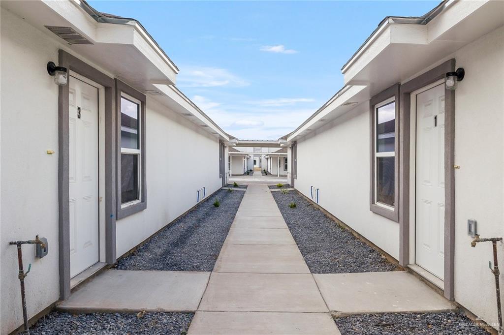 Photo 2 of 3605 Fuerte Avenue #4