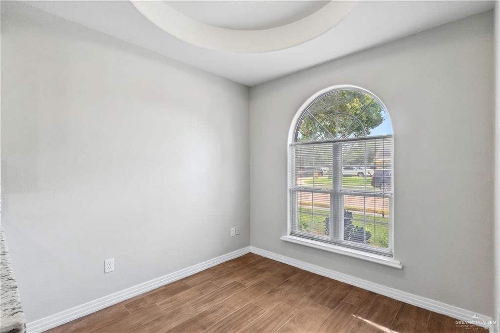 Photo 10 of 4700 Kendlewood Avenue