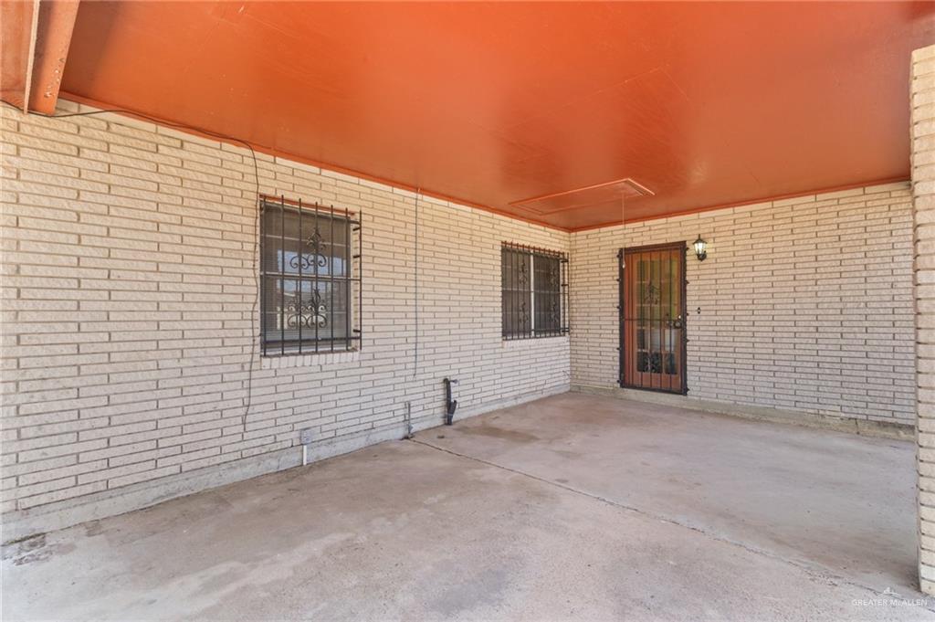 Photo 3 of 801 Foster Drive